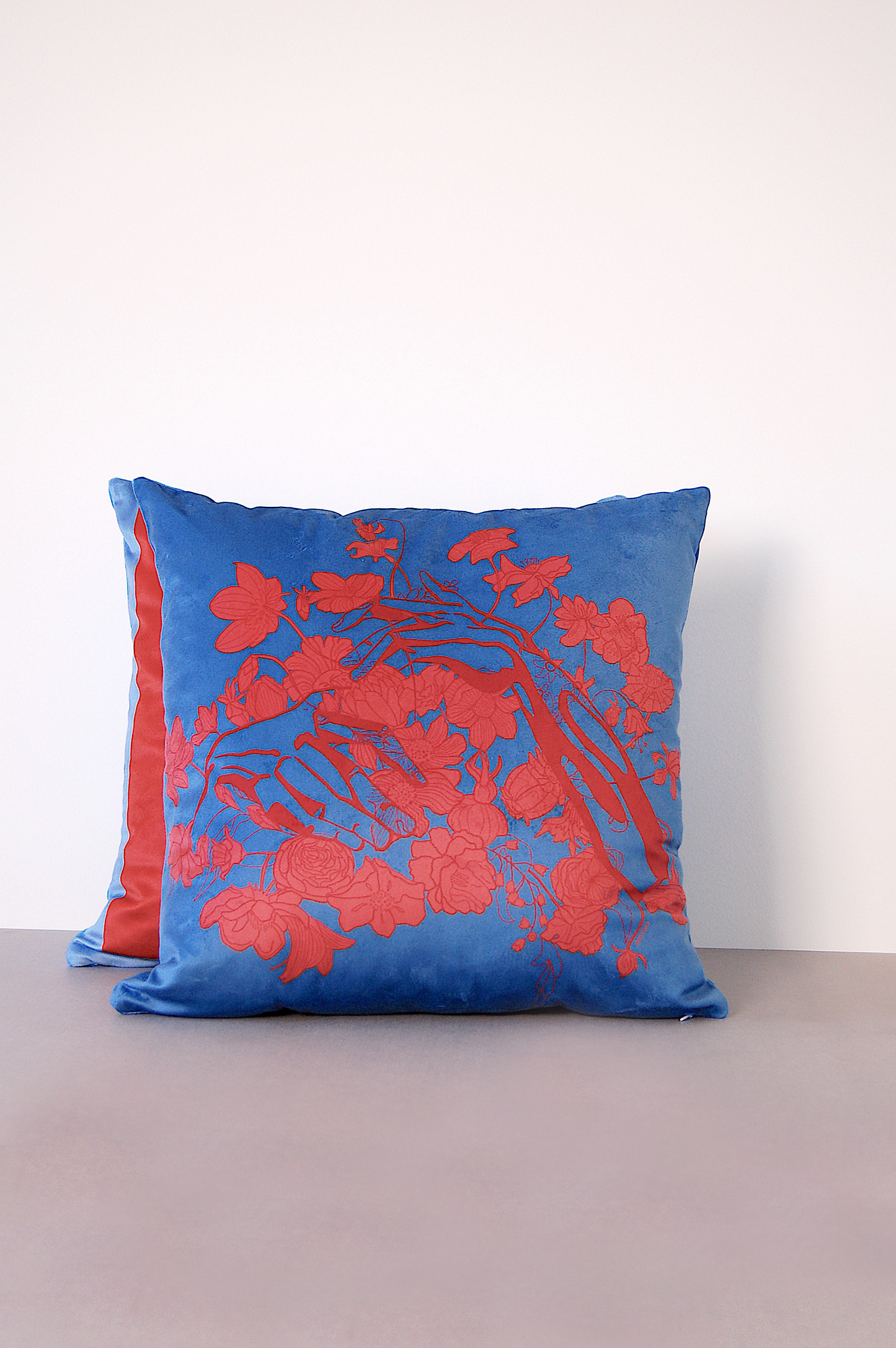 VELVET CUSHION COVER BLUE&RED THCM_BR