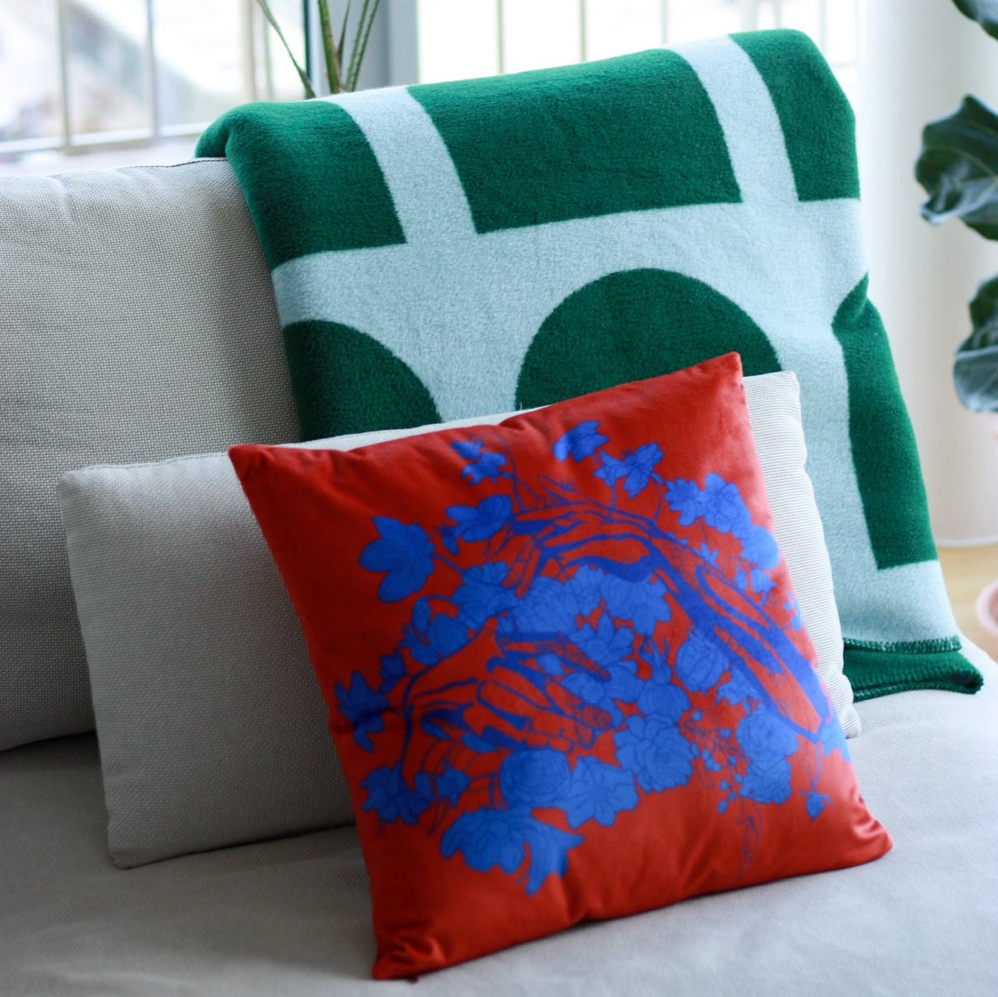 VELVET CUSHION COVER RED&BLUE THCM_RB